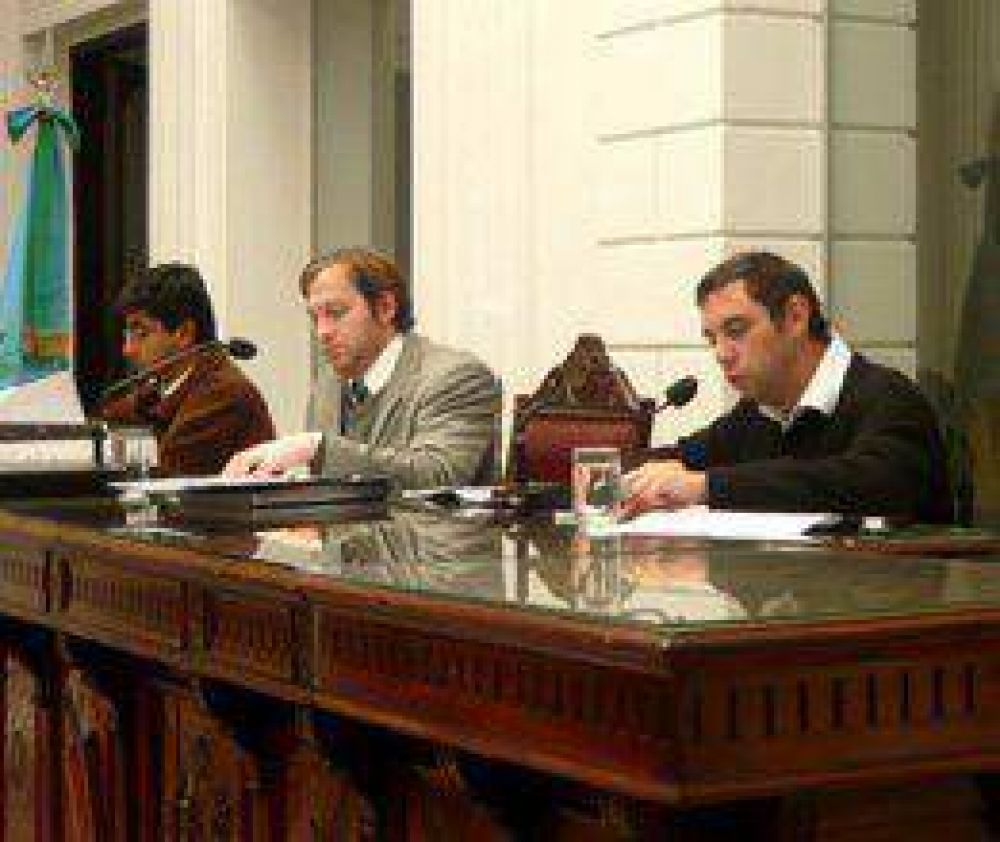 Propuesta del Concejo para levantar el paro de colectivos 