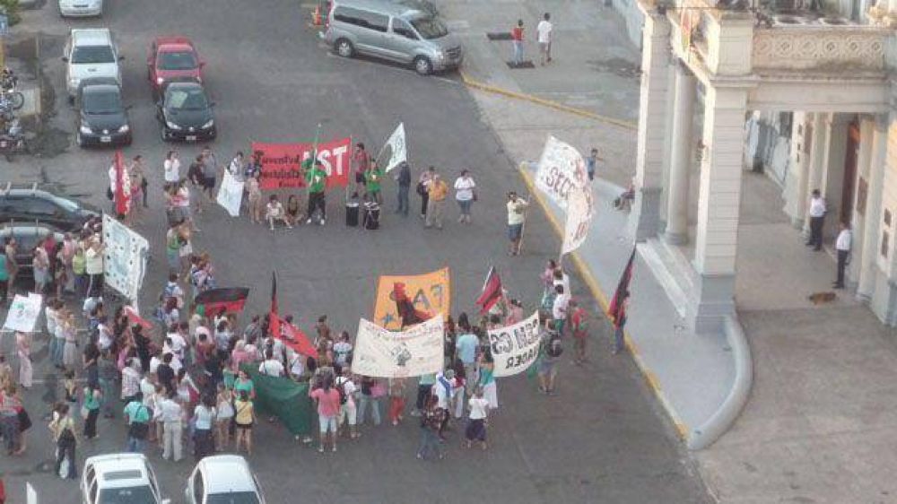 Los que rechazaron el fallo en el caso Marita Ver�n en Entre R�os
