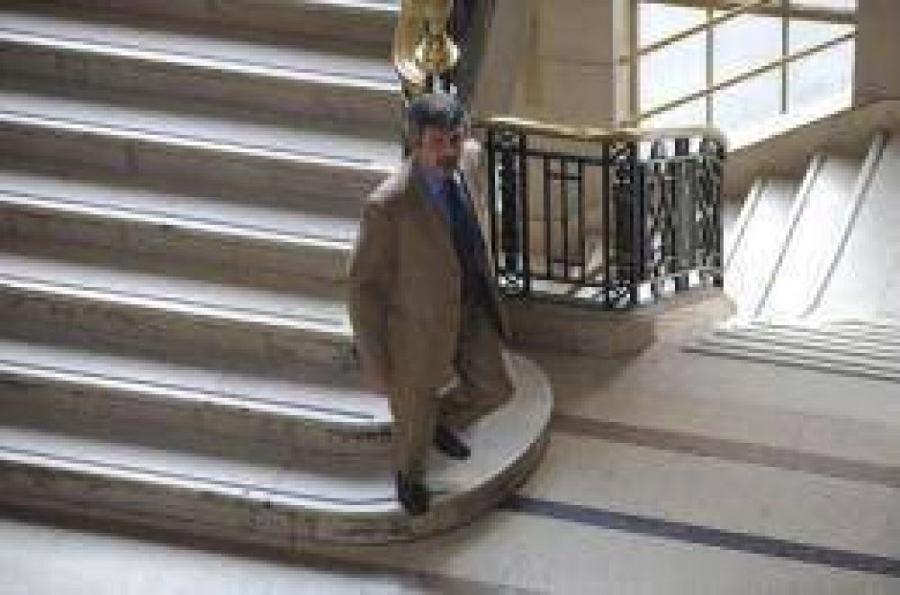 Seg�n el juez Piedrabuena, la causa "no tiene que politizarse" 