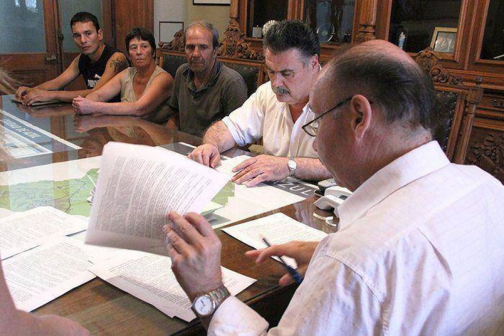 Se firmaron los contratos de concesi�n con prestadores del Balneario Municipal