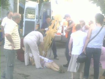 Enfermera accidentada al caerse de su moto luego de atropellar a un perro