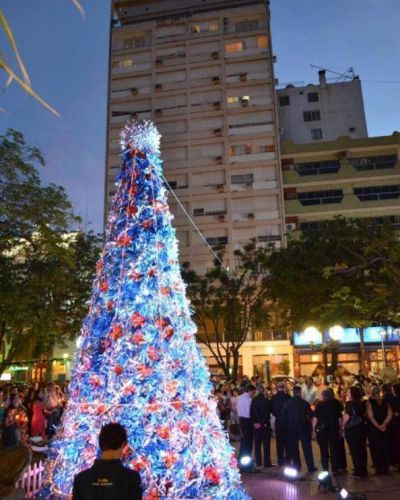 Se desplom� el �rbol navide�o de la plaza 9 de julio