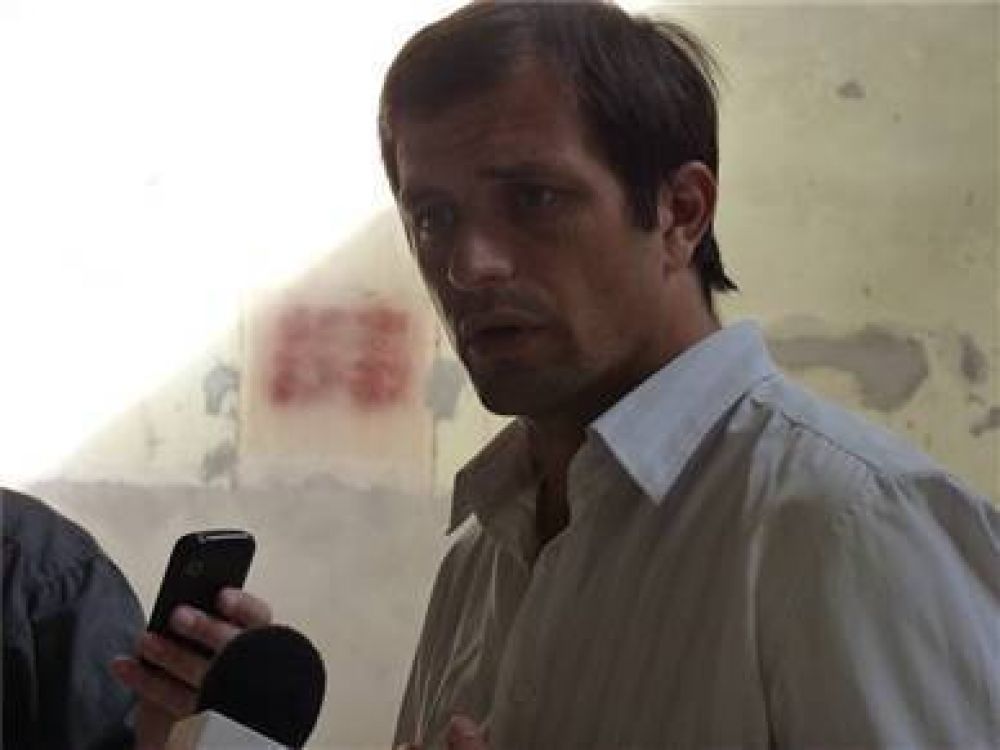 El intendente quiere que la comunidad vea el "paso a paso" de las obras en el cine