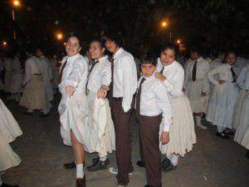 Fin de semana folkl�rico en el Polivalente 