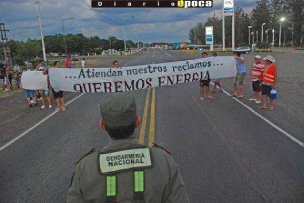 Itat�: cansados de los cortes, 200 personas cortaron la Ruta 12