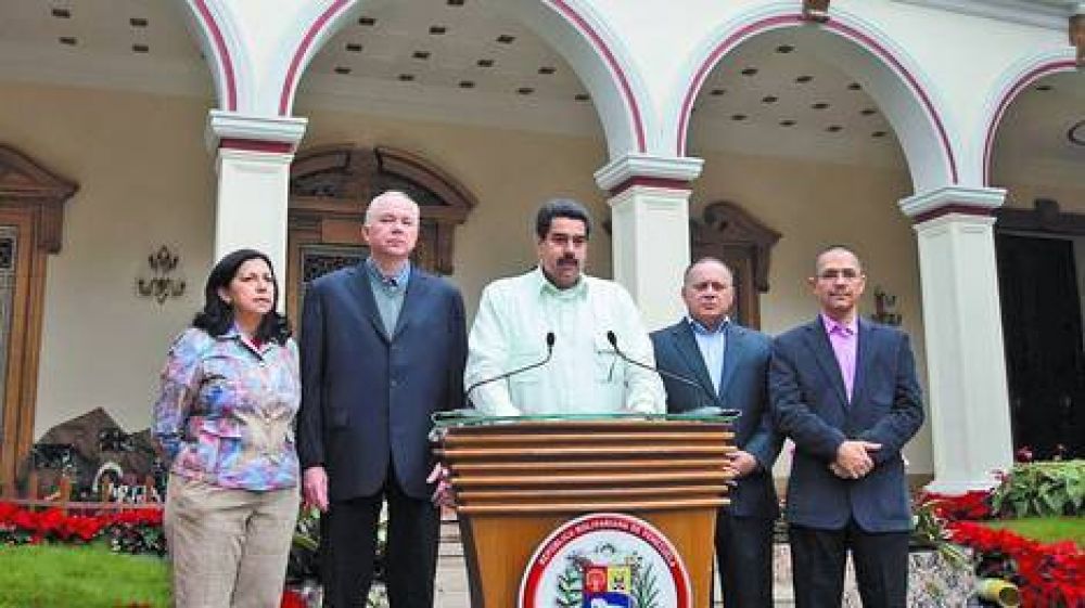 Mensaje oficial: piden rezar por Ch�vez: dicen que su tratamiento ser� �complejo y duro�