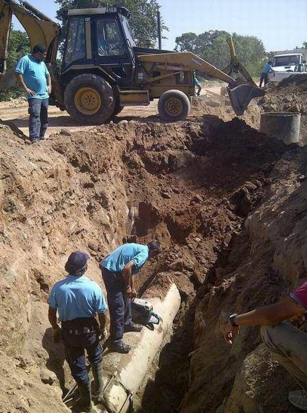 Culpan por rotura del acueducto a loteo cerrado de San Antonio