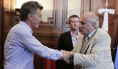 Macri firma acuerdo con un Intendente K