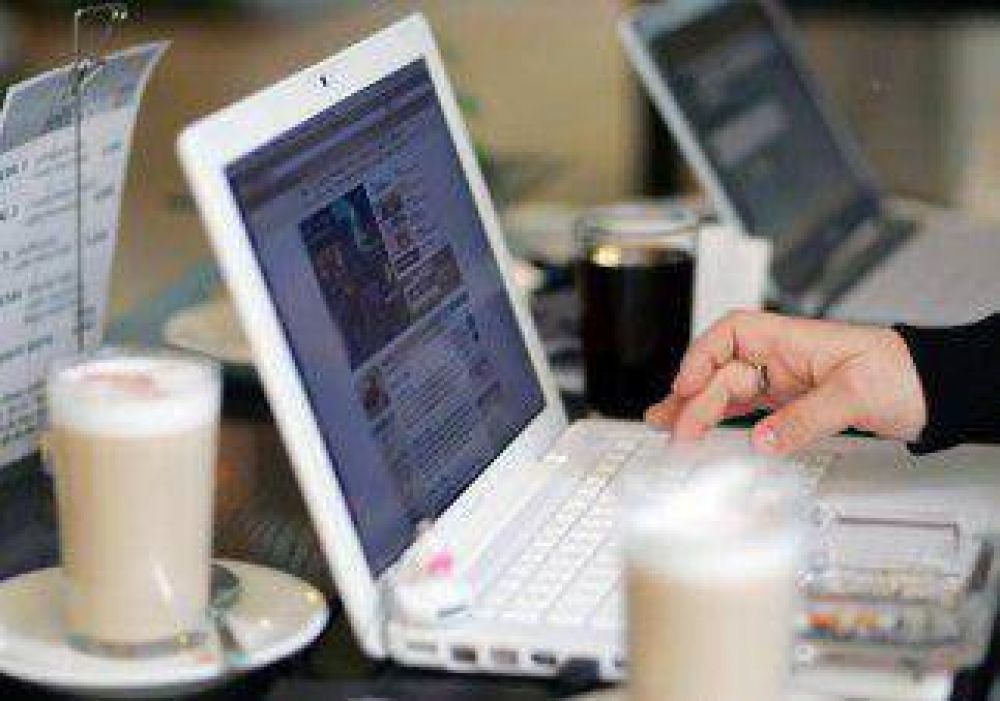 El 58% de los neuquinos ingresa al menos una vez por d�a a Internet  