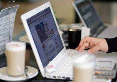 El 58% de los neuquinos ingresa al menos una vez por d�a a Internet  