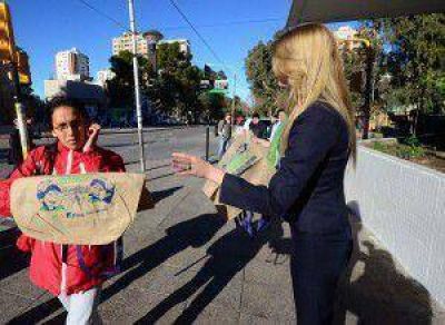 Desde enero s�lo tres bolsas para las compras en Neuqu�n