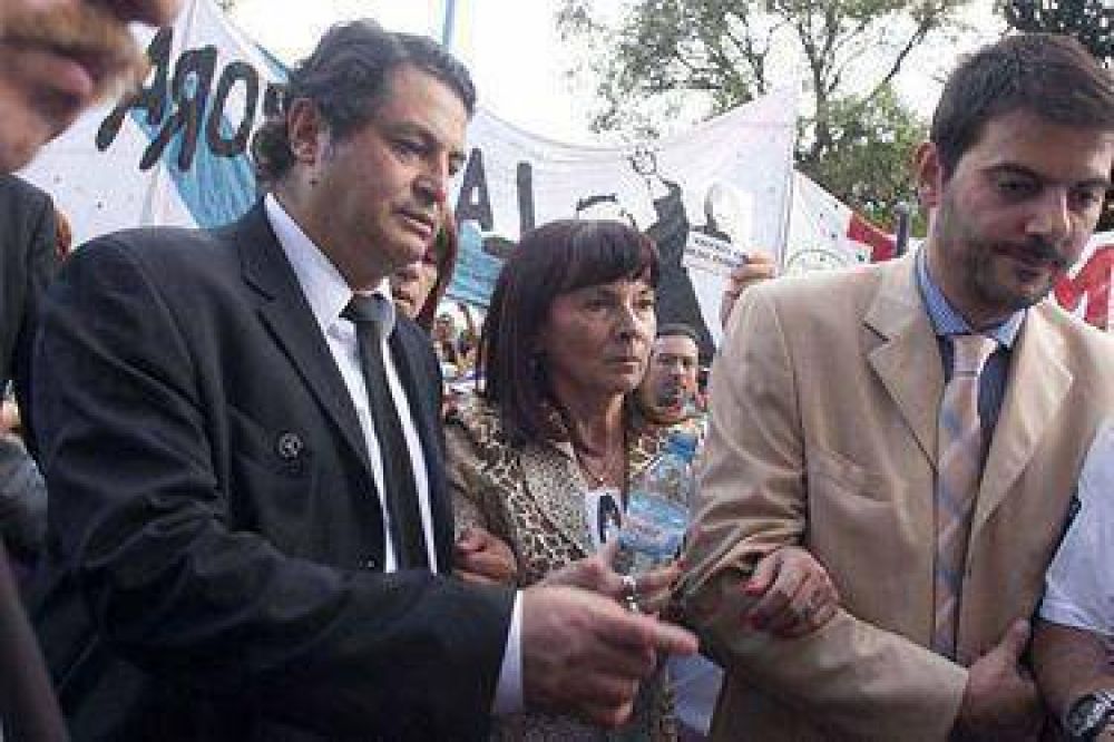 Fuerte repudio social al fallo judicial que absolvio a los 13 acusados en el caso �Marita� Ver�n