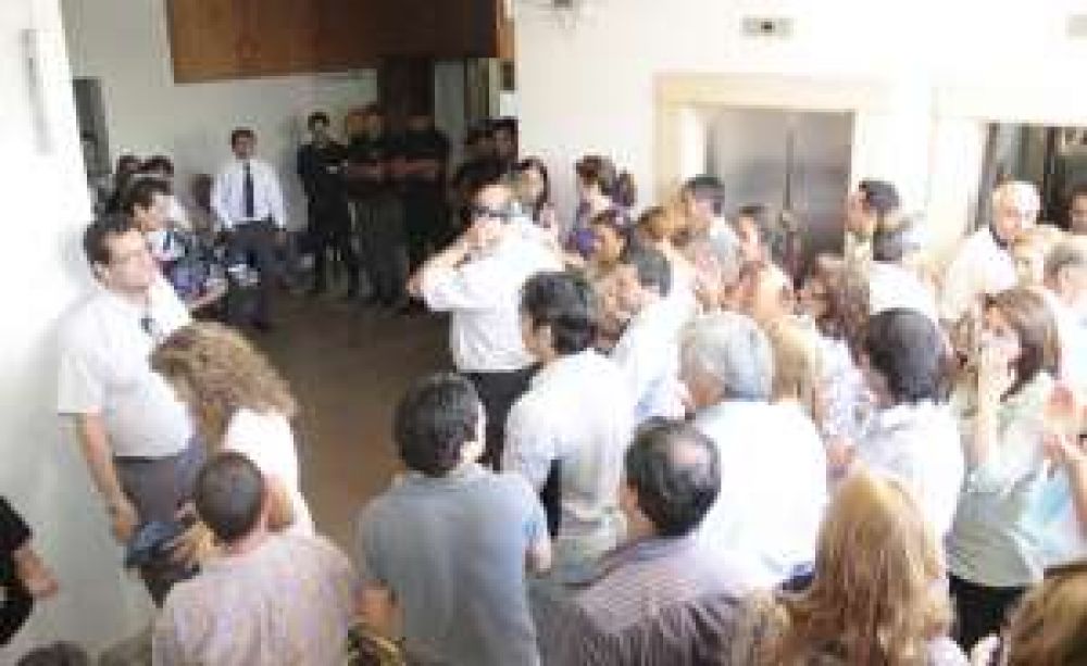 La Corte quiso frenar una protesta y hubo esc�ndalo