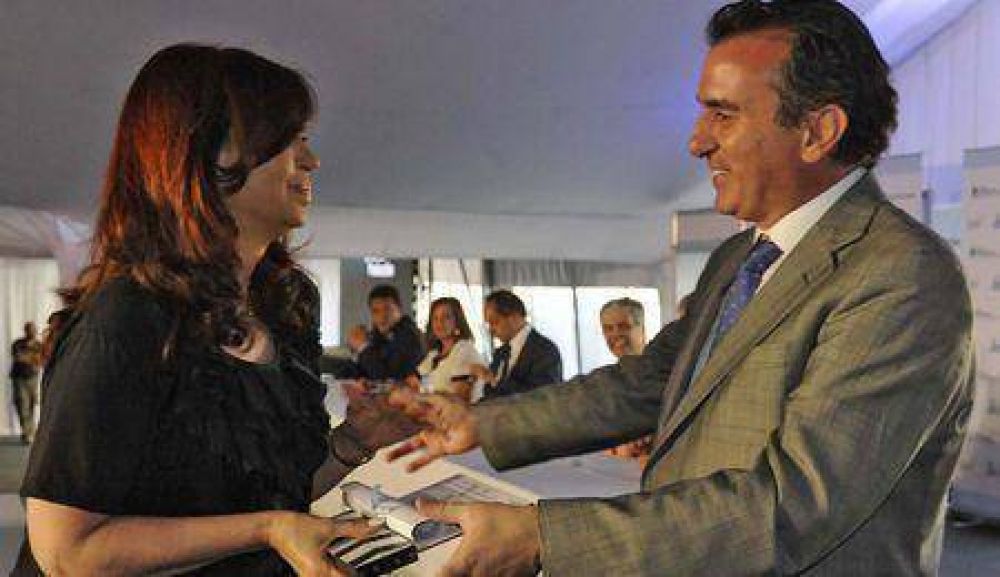 P�rez recibi� equipamiento tecnol�gico para la producci�n de contenidos  