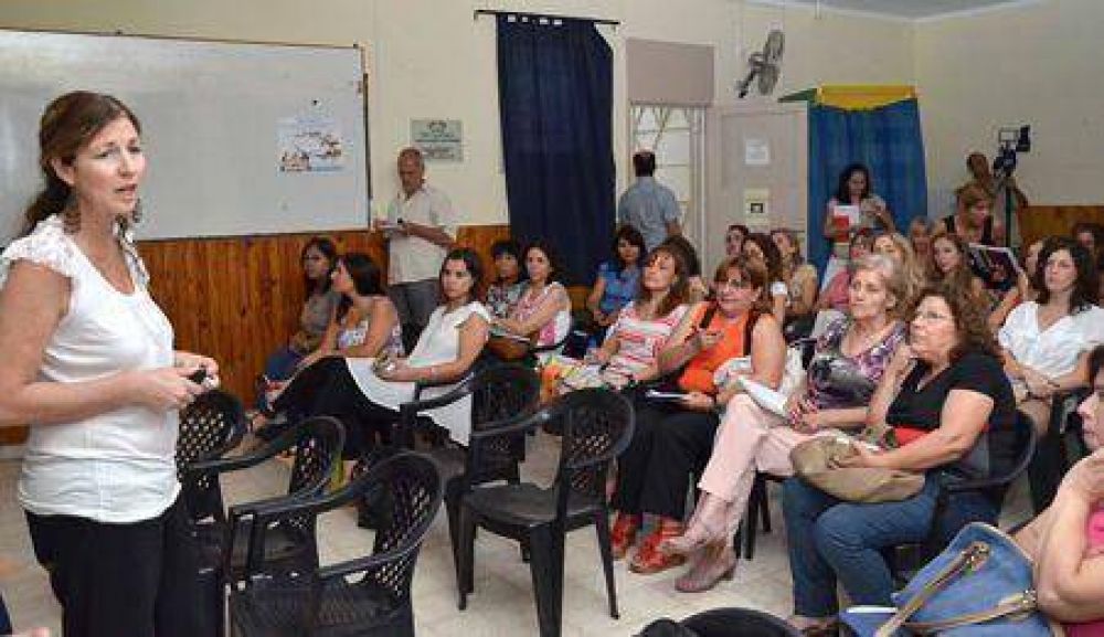 Personal de DINAF particip� en una jornada sobre el Derecho del Ni�o a ser O�do  