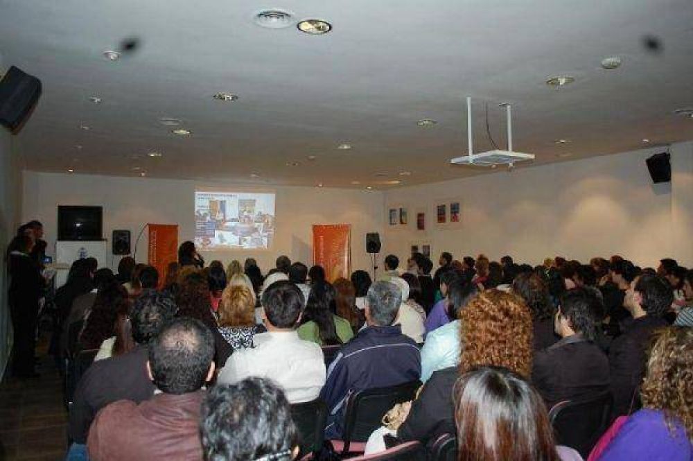 Melella entreg� certificados de capacitaci�n a m�s de 200 trabajadores municipales