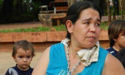 Tras encadenarse en la plaza recibir� la Asignaci�n Universal adeudada