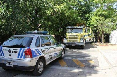 Secuestraron cami�n que destroz� varios cables y ramas en San Isidro