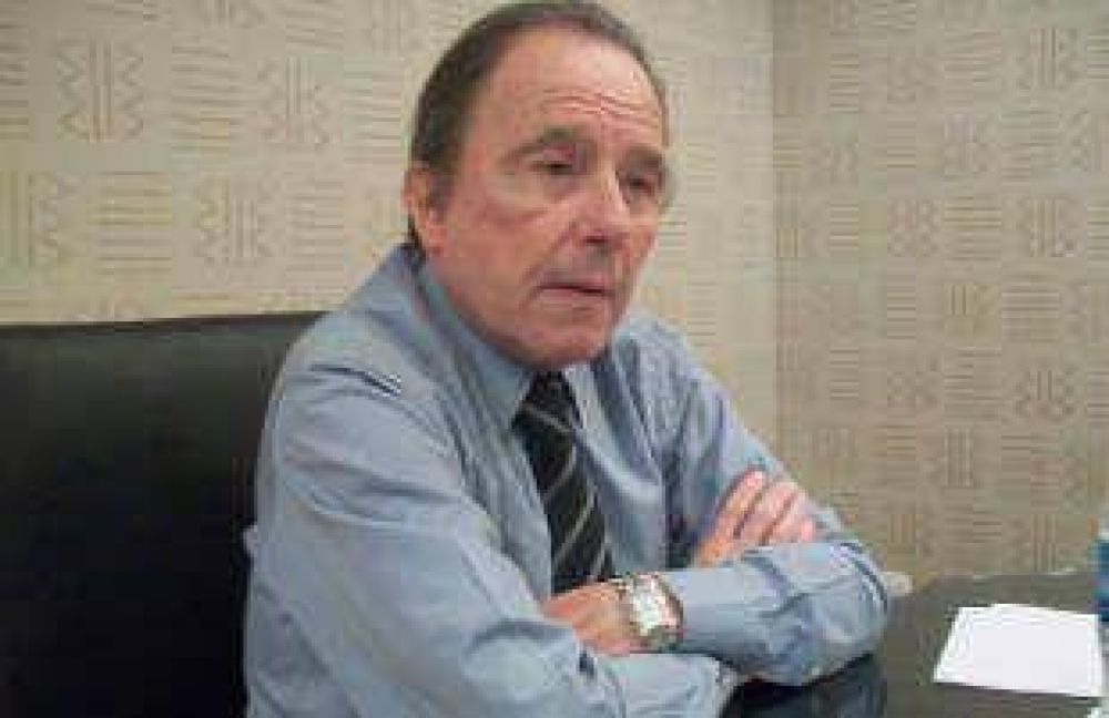  Asaltaron al ex intendente de Vicente L�pez Enrique Garc�a cuando llegaba a su casa