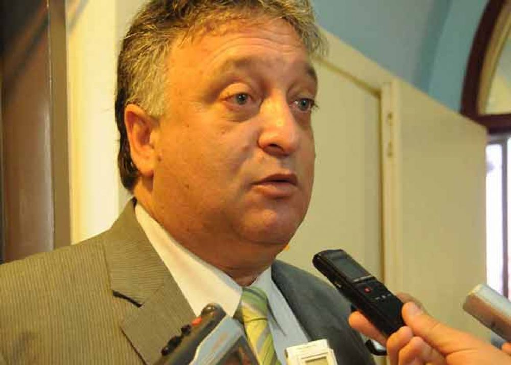 �Si seguimos as� entraremos en zona de descenso�, pronostic� el diputado del PJ, Daniel Lovera 