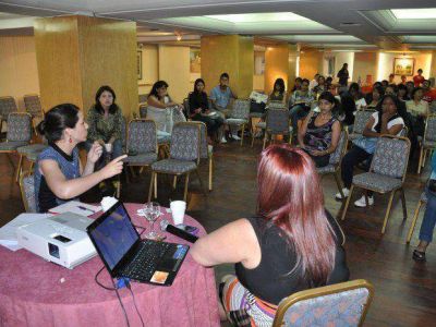Procuran prevenir la violencia hacia la mujer