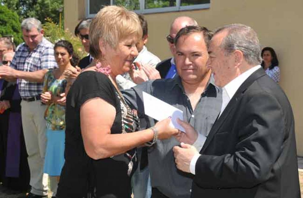 El gobernador Jorge inaugur� obras y entreg� 16 viviendas en la Maruja 