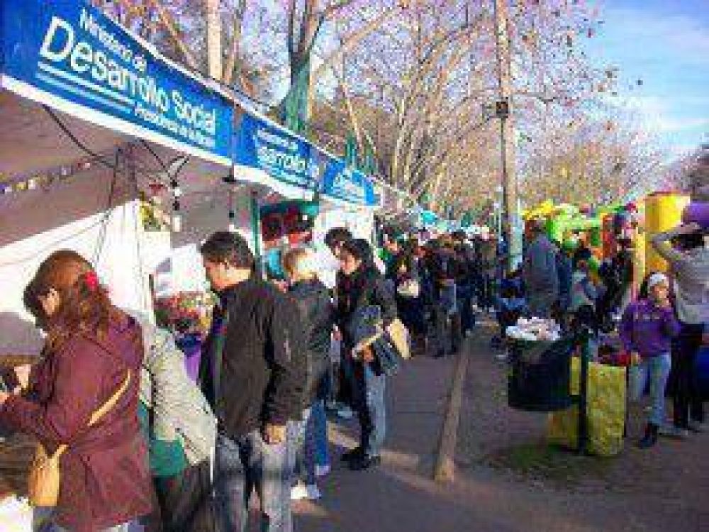 Almirante Brown: el paseo de compras despide el a�o en Burzaco