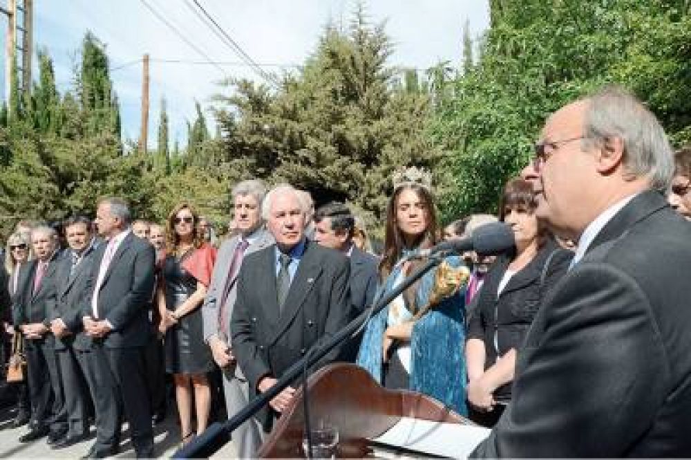 En el 105� Aniversario del Petr�leo, convocaron a cuidar el patrimonio