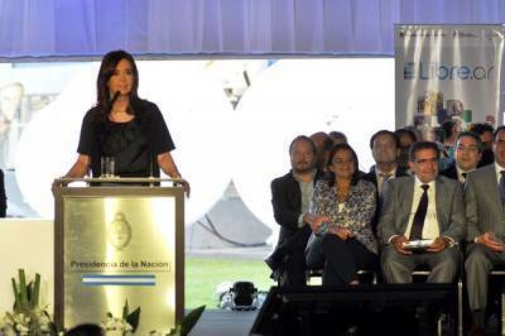 Cristina entreg� a Mac Karthy el Centro de Producci�n de Contenidos Audiovisuales