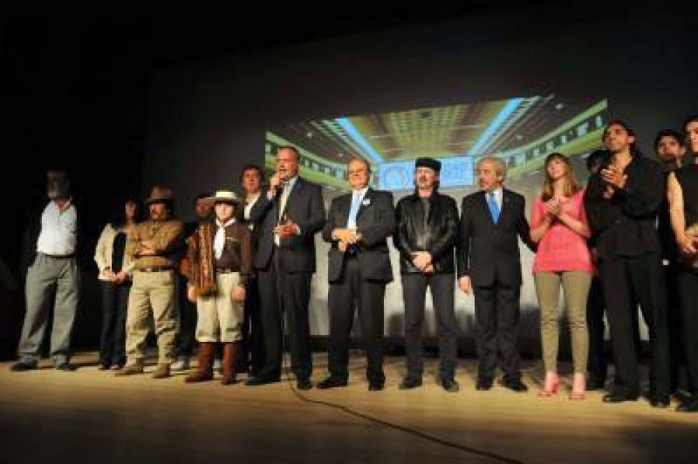Buzzi inaugur� la Estaci�n Cultural de Exhibici�n en videoconferencia con la Presidenta