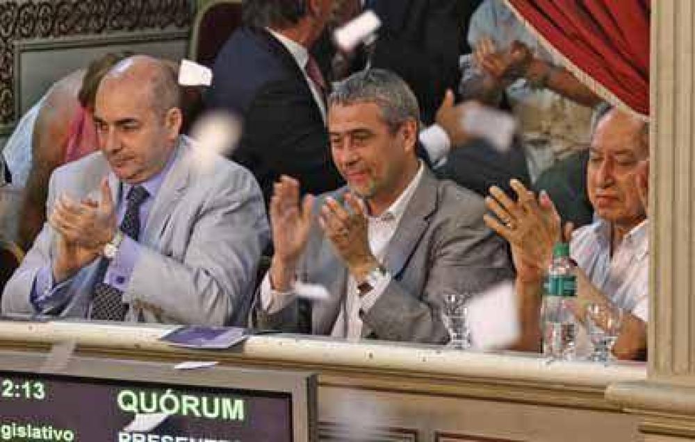 El Intendente Ferraresi particip� de la sesi�n donde se aprob� la expropiaci�n de la ex planta de SIAM