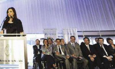 Zamora firm� convenio sobre conectividad 