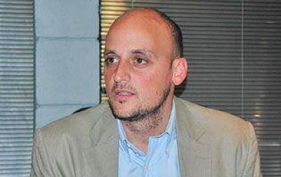 Arag�n fue reelecto como decano de la Facultad de Ciencias Sociales