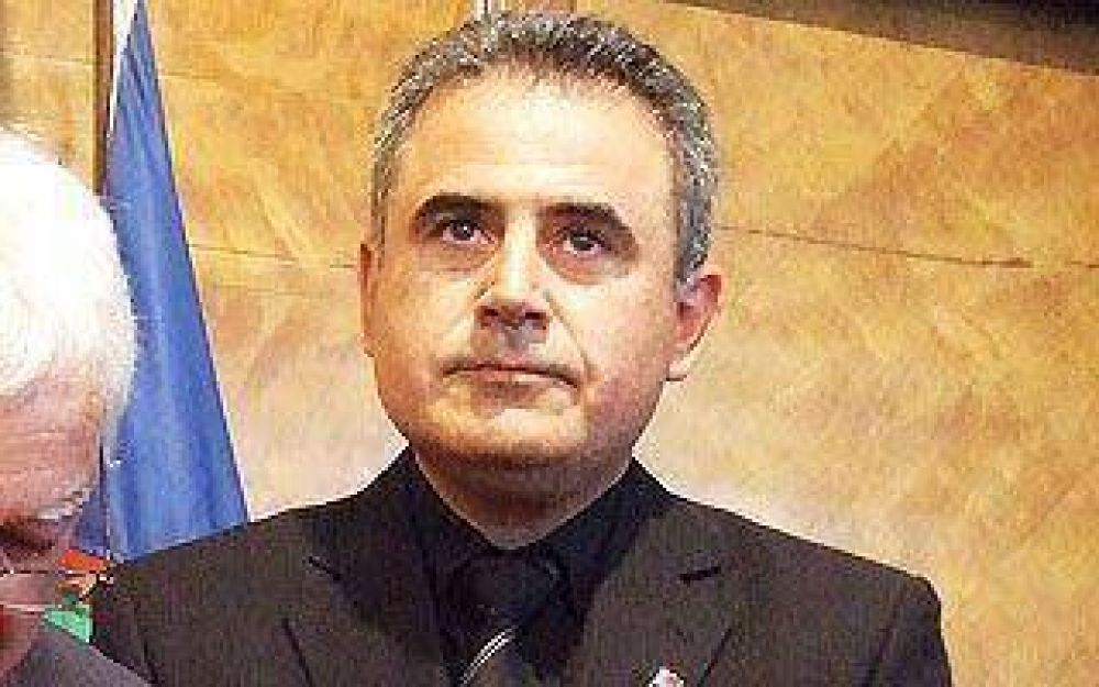 LOMAS: Oyhambur�: �El respaldo de Lipebo a Scioli es un manotazo de ahogado�