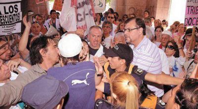 Docentes y m�dicos reclamaron mejoras presupuestarias