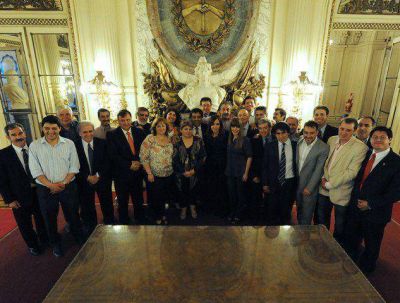 Cristina intercedi� y los aguinaldos en Santa Cruz se pagar�n antes del 21