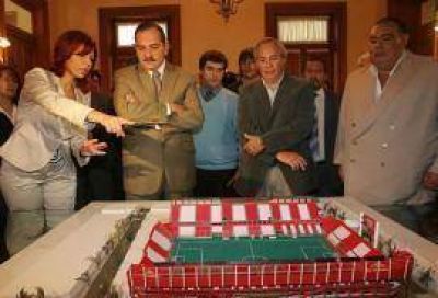 El d�a que Alperovich le entreg� un mill�n de pesos en su despacho a Mar�a Jes�s Rivero y la Chancha Ale 