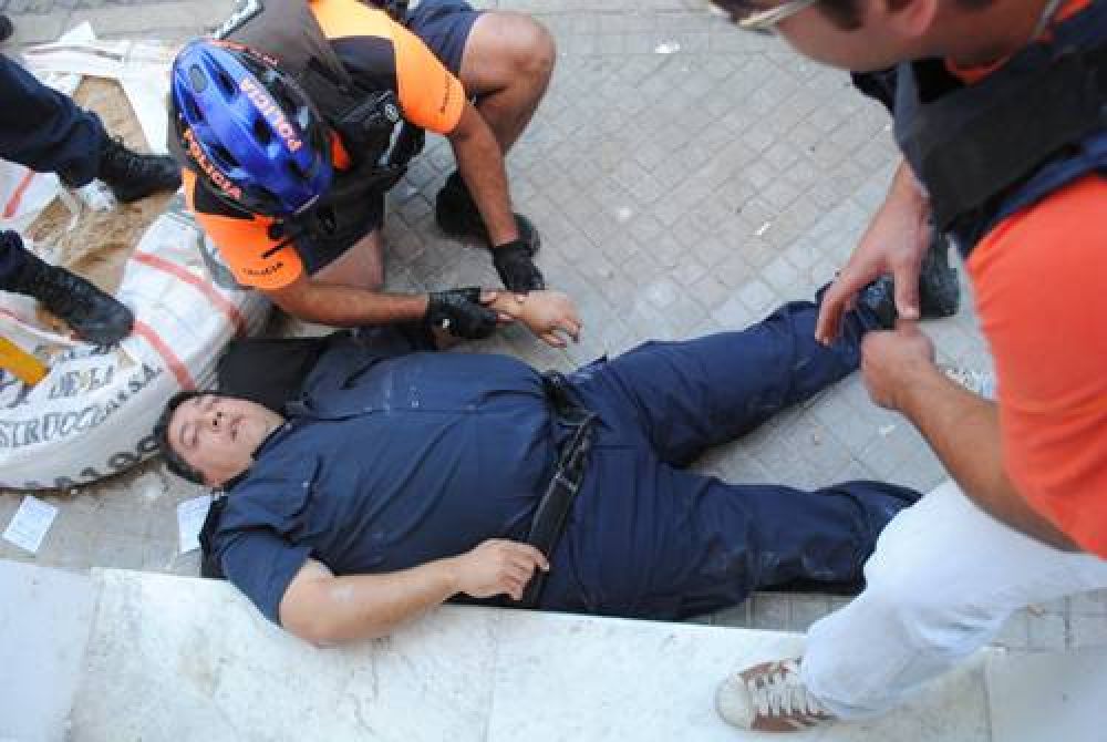 El aumento del boleto se aprob� entre bombas, insultos y agresiones