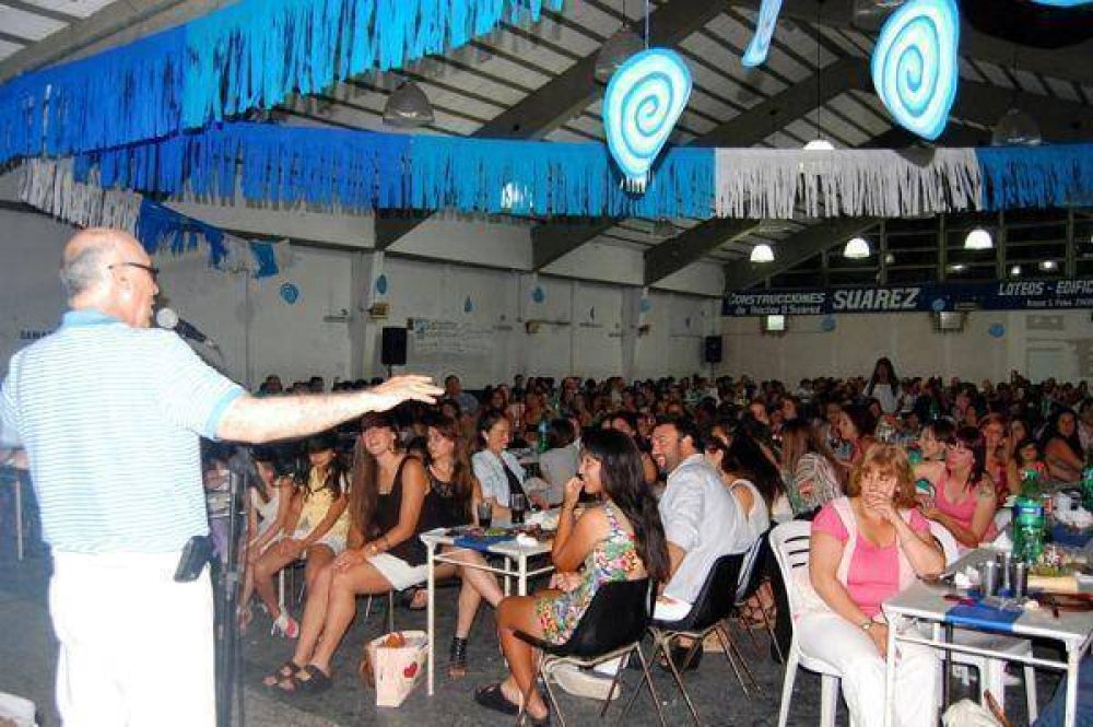 Construir la cancha de c�sped sint�tico es un desaf�o para los Saladillenses. Lo lograremos", dijo Gorosito.