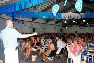 Construir la cancha de c�sped sint�tico es un desaf�o para los Saladillenses. Lo lograremos", dijo Gorosito.