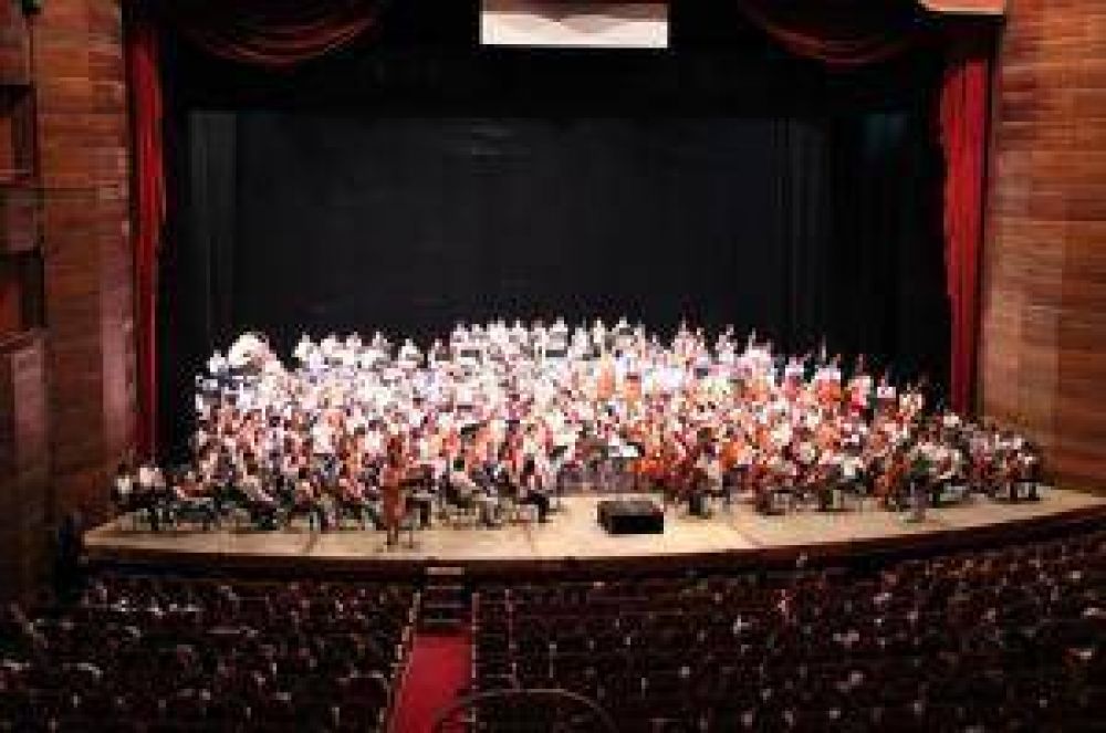 La Orquesta Escuela Lincoln actu� en el Teatro Argentino