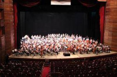 La Orquesta Escuela Lincoln actu� en el Teatro Argentino