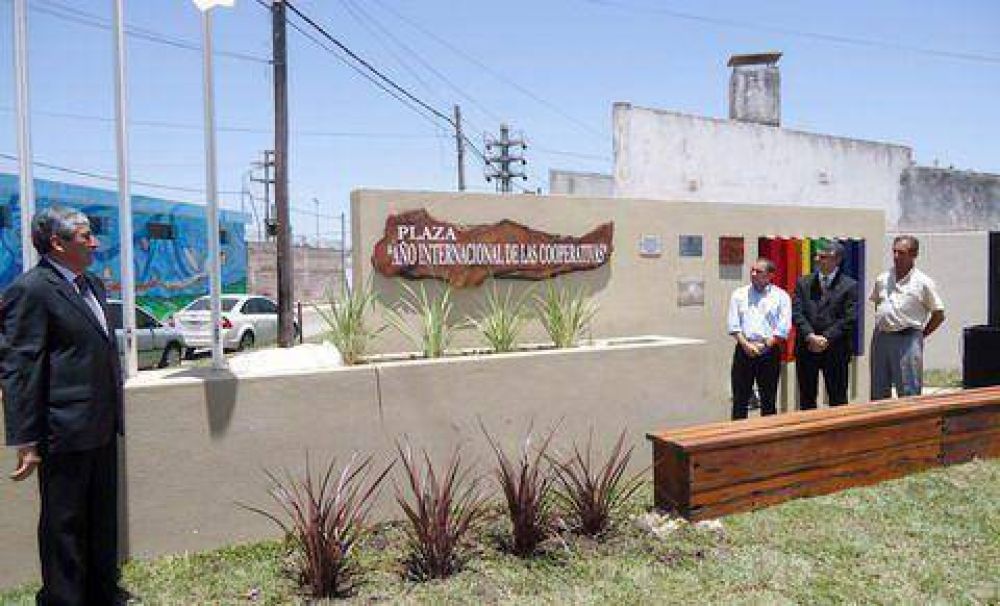 Inauguraron Plaza de las Cooperativas