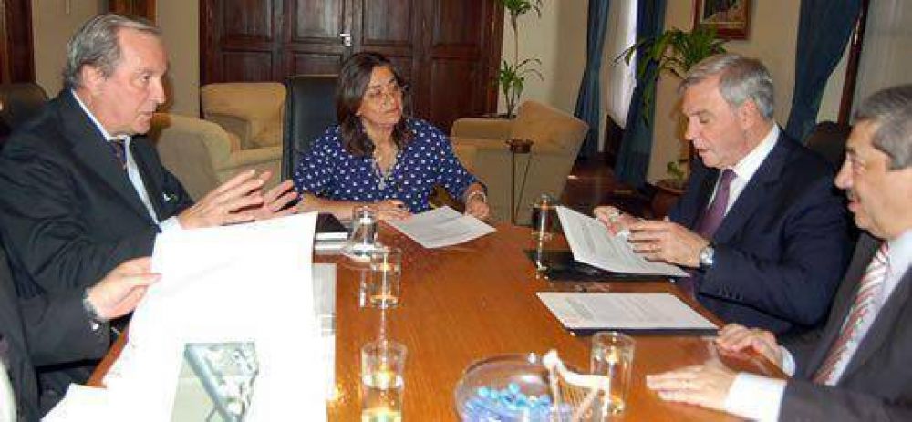 Corpacci firm� acta acuerdo para financiar el edificio del Poder Judicial y el Acueducto Famabalasto