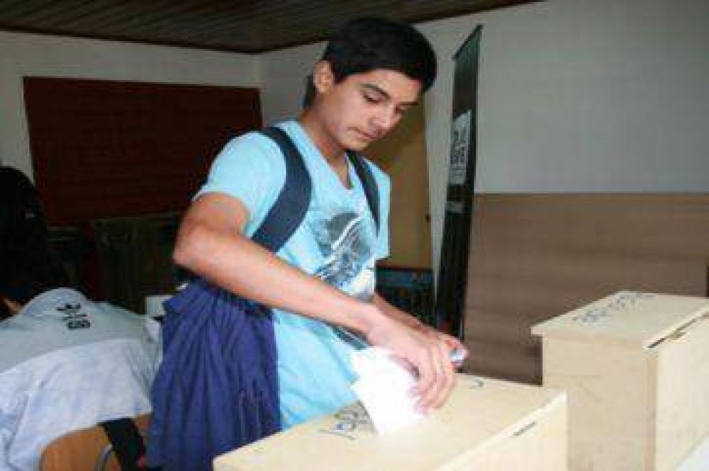 Los menores 16 podr�n votar en Provincia