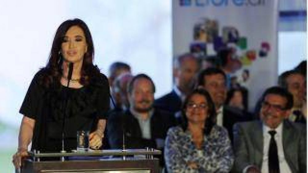 Luc�a con CFK; las elecciones en Catamarca ser�an en marzo de 2013