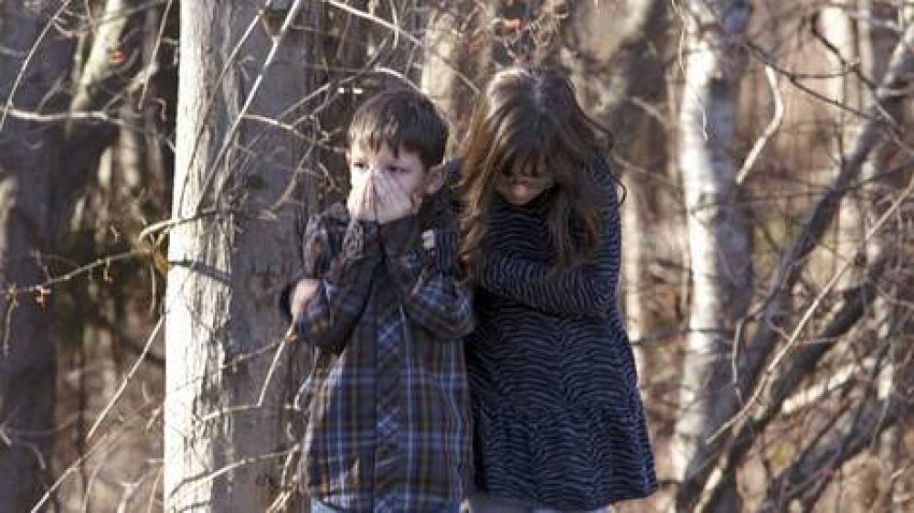 Masacre en una escuela de EE.UU.: hay 27 muertos, entre ellos 18 chicos