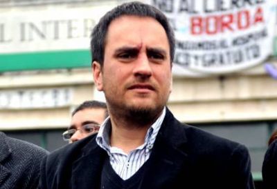 La C�mpora defiende a Cabandi� de "la cadena repetidora de gansadas"