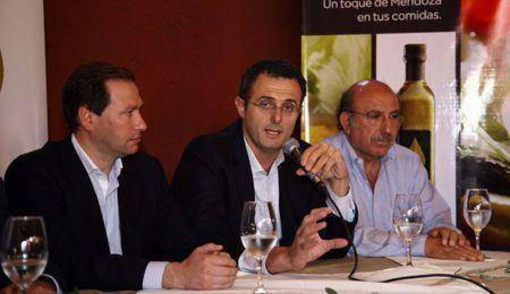 El Gobierno de Mendoza present� la campa�a Mendoza Oliva Bien  
