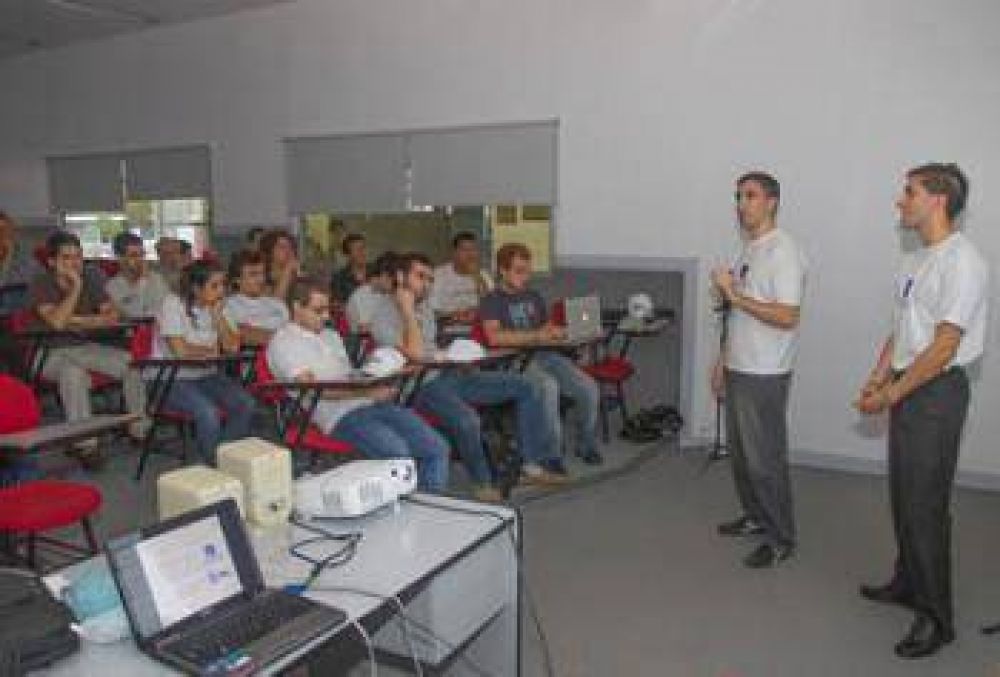 Estudiantes de Inform�tica de la UNLaM exhibieron desarrollos de innovaci�n